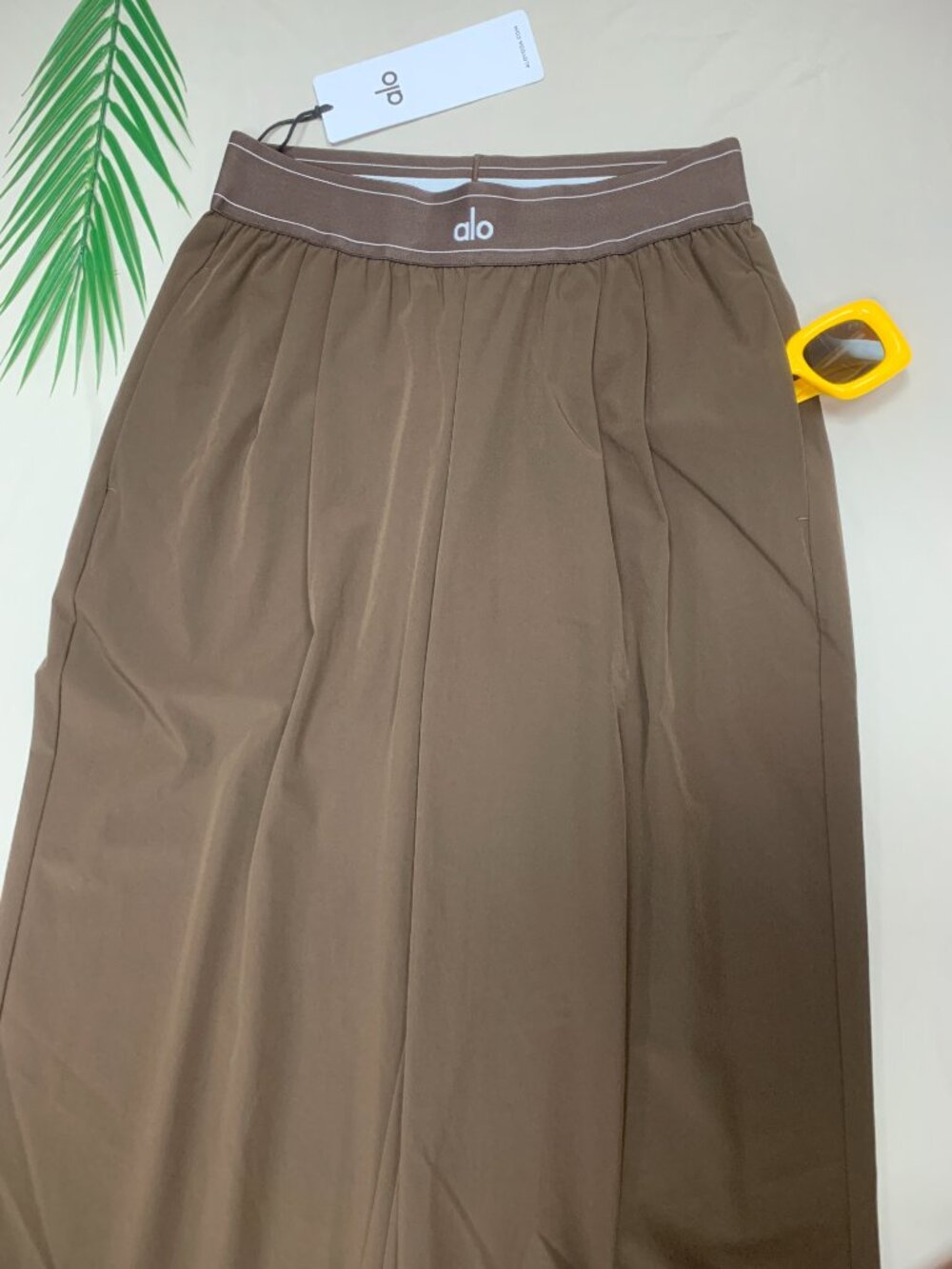 NWT Espresso ALO Yoga Studio Style Suit Up Pants👜Relaxed Regular 30" Inseam - Picture 6 of 11
